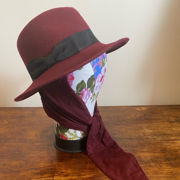 Wool Fedora w/ Attached Scarf - Picture 2 of 3